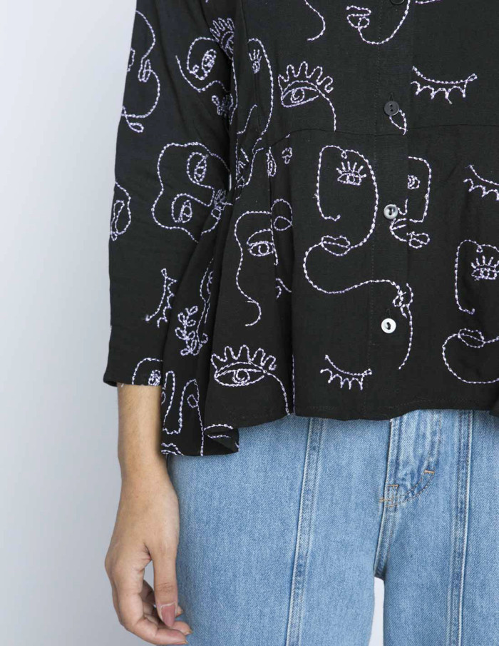 blusa negra faces bordada pepa loves sommes demode zaragoza