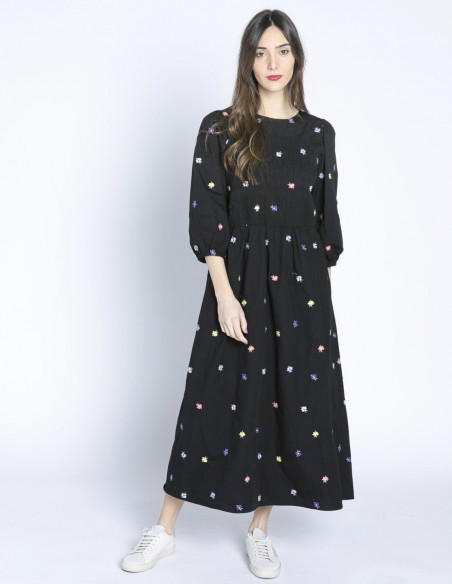 vestido negro flores bordadas hanla byoung sommes demode zaragoza