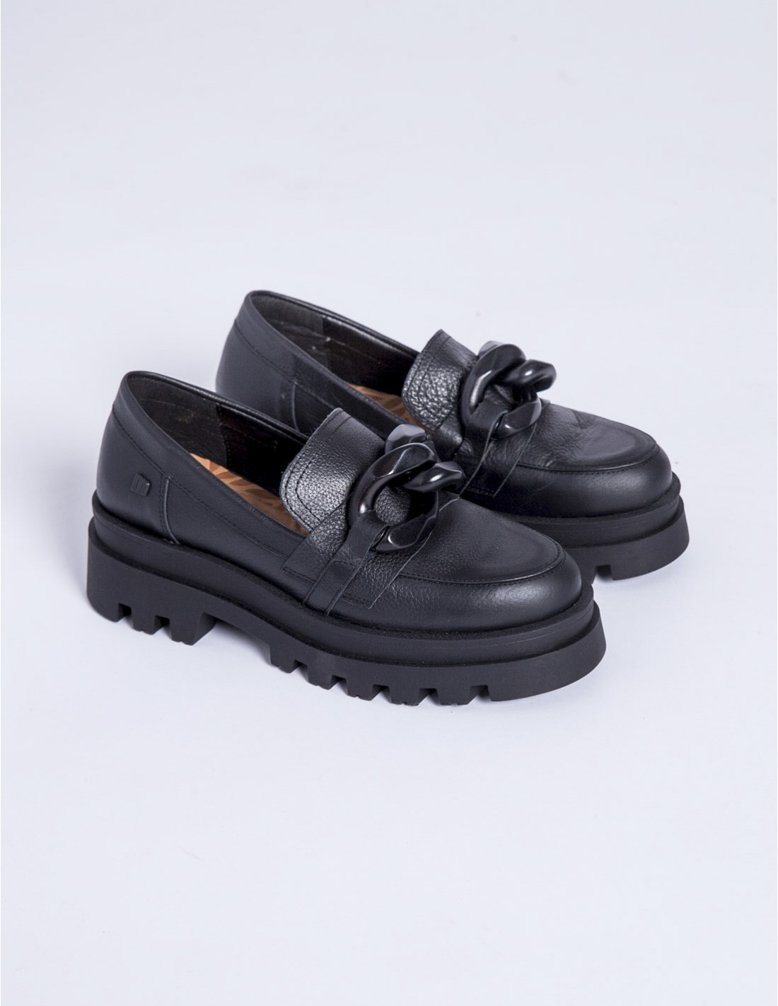 Mocasines negros 2025