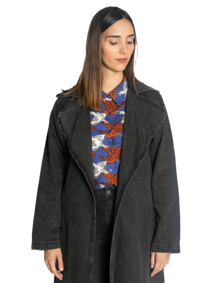 Gabardina denim color nero lavado Compañía Fantástica Sommes Demode Zaragoza