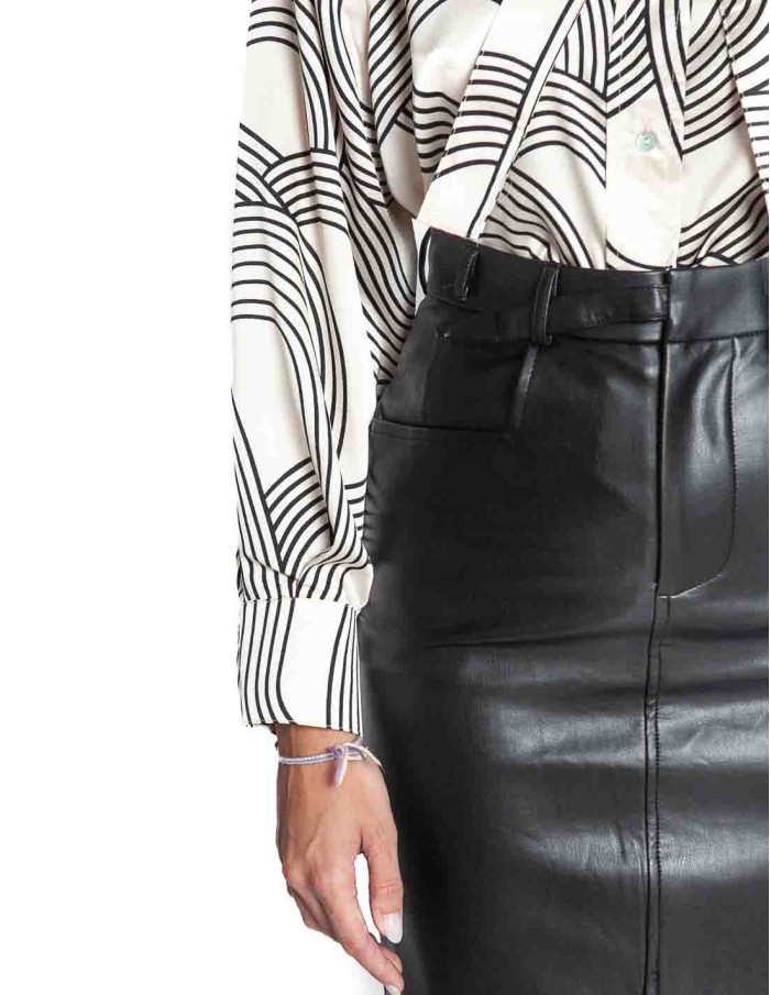 Comprar Falda midi negra efecto piel de marca Skatie en Sommes Demode