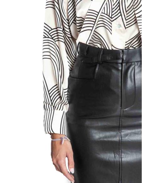 Comprar Falda midi negra efecto piel de marca Skatie en Sommes Demode