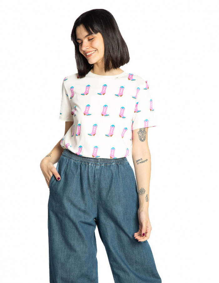Camiseta blanca botas cowboy Maggie sugarhill Sommes Demode Zaragoza