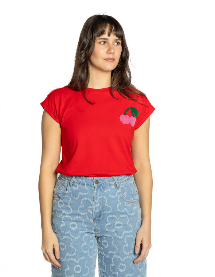 Camiseta roja cerezas textura felpa Compañía Fantástica Sommes Demode Zaragoza