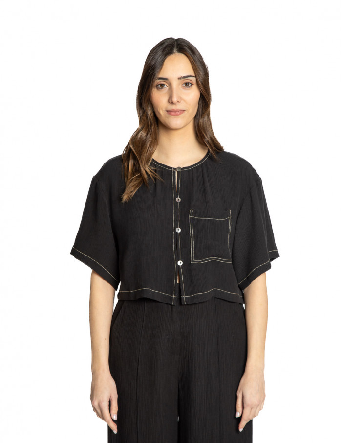 Camisa crop tejido arrugado negra Casimire Frnch Sommes Demode Zaragoza