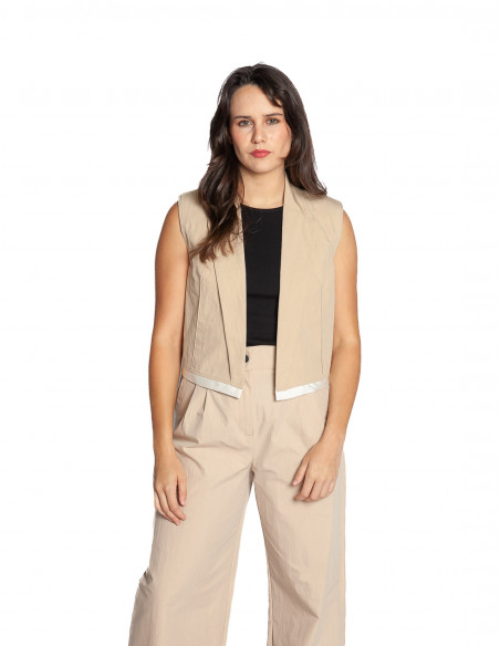 Chaleco crop beige detalle blanco Yaya Sommes Demode Zaragoza