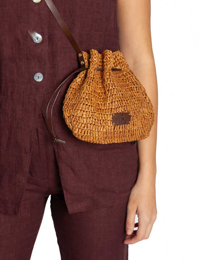 bolso bucket efecto rafia ocre nice things sommes demode zaragoza