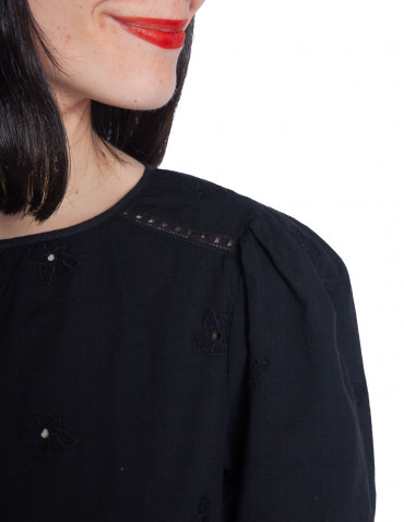 blusa negra troquelada jinni byoung sommes demode zaragoza 2