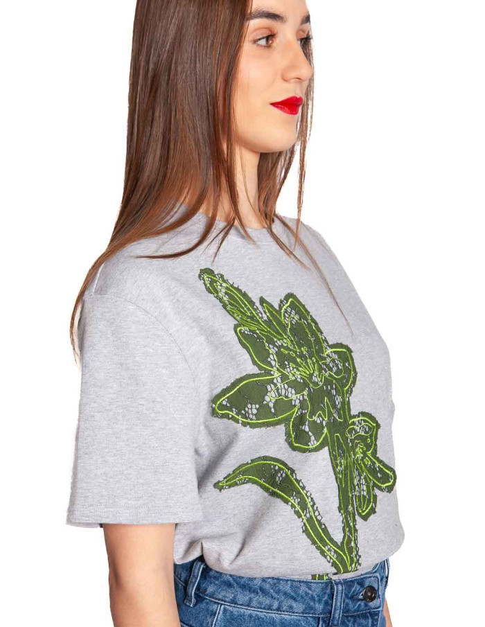 camiseta gris flor bordada verde saria cks sommes demode zaragoza