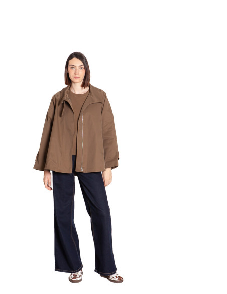 Gabardina marrón tipo capa con cuello chimenea Yaya Sommes Demode Zaragoza