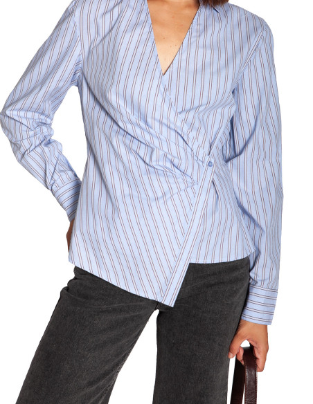 camisa cruzada asimetrica azul con rayas hene byoung sommes demode zaragoza