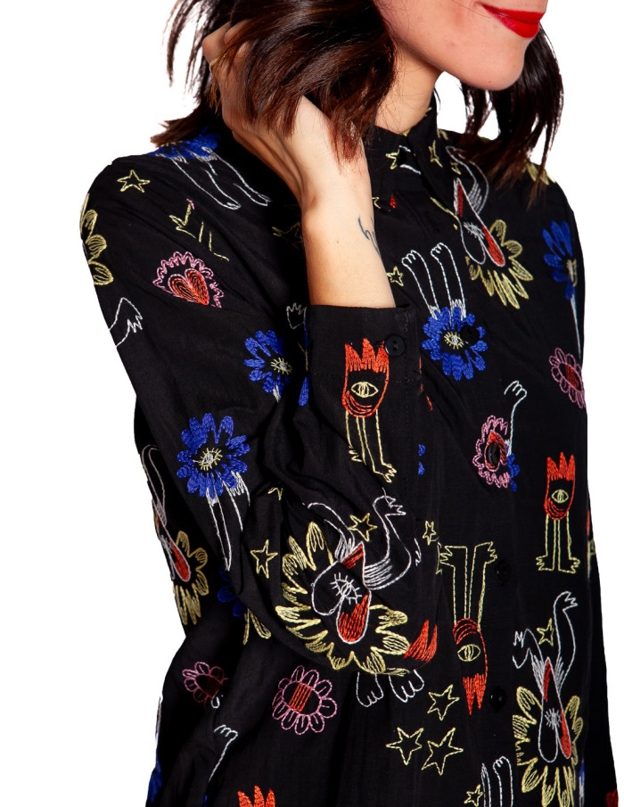 Camisa negra con bordados Love Pepa Loves Sommes Demode Zaragoza