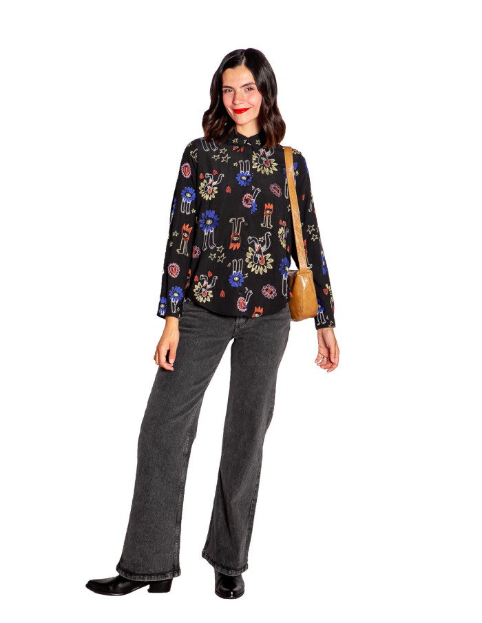 Camisa negra con bordados Love Pepa Loves Sommes Demode Zaragoza