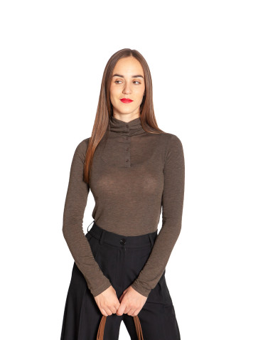 Top cuello alto con botones color topo Yaya Sommes Demode Zaragoza