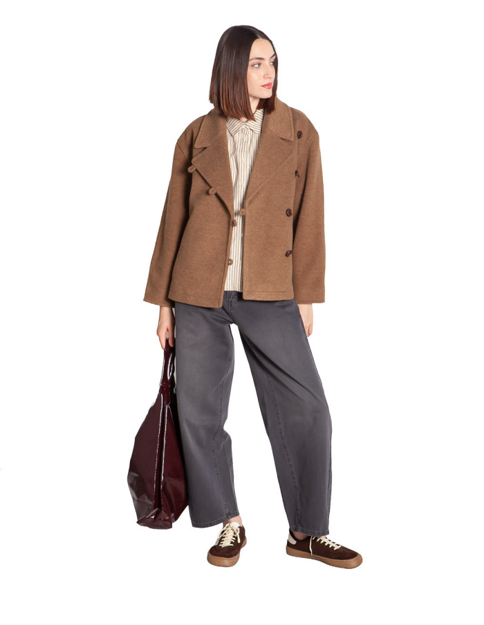 abrigo botonadura cruzada color toffee citrio byoung sommes demode zaragoza
