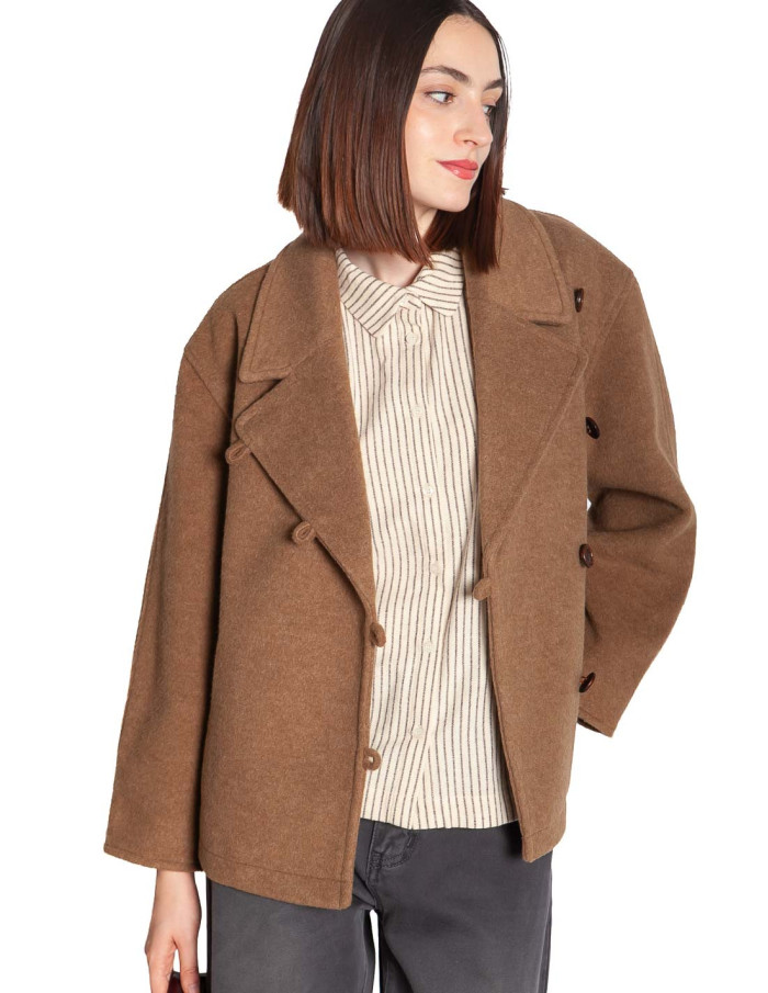 abrigo botonadura cruzada color toffee citrio byoung sommes demode zaragoza