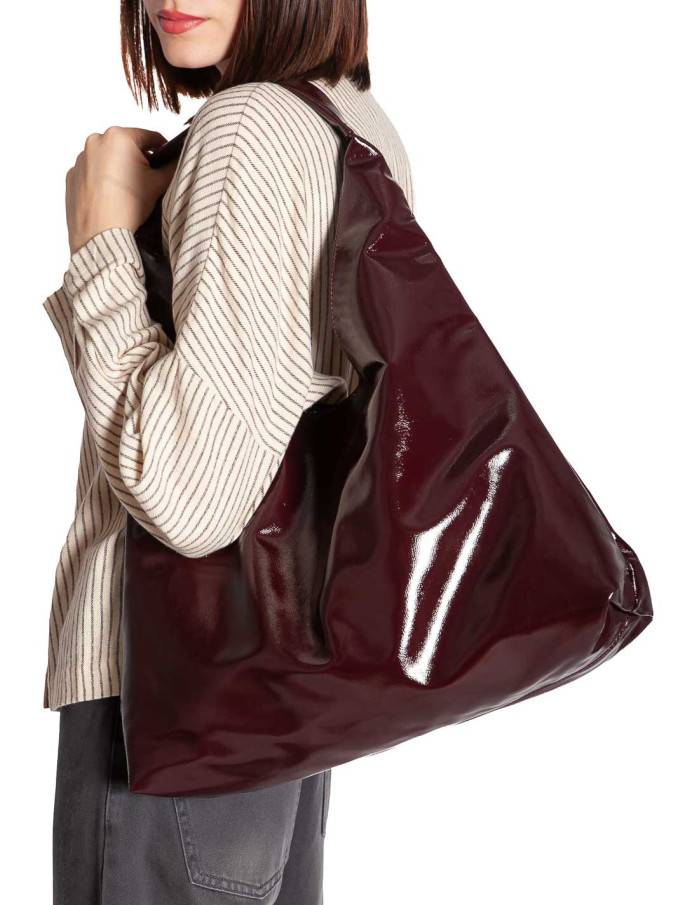 bolso hobo color burdeos con brillo glace king louie sommes demode zaragoza