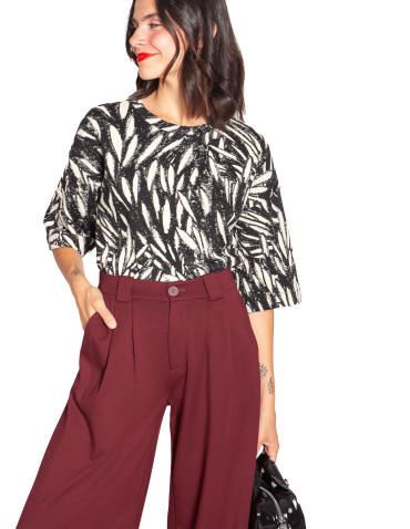 camiseta oversize negra con pinceladas lariz skfk sommes demode zaragoza